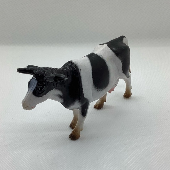Unbranded S.H. Replacement Holstein Cow Figure Plastic Toy READ - Picture 2 of 15